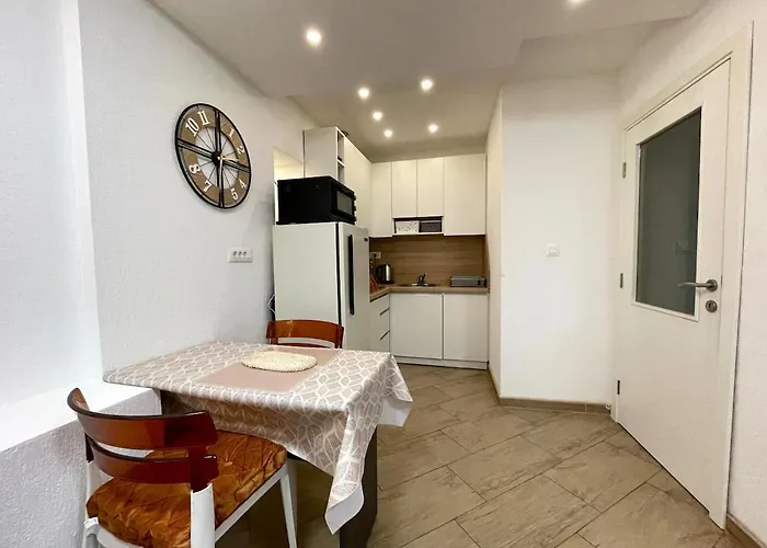 Engadin's 1bdr In Center Apartment Sarajevo